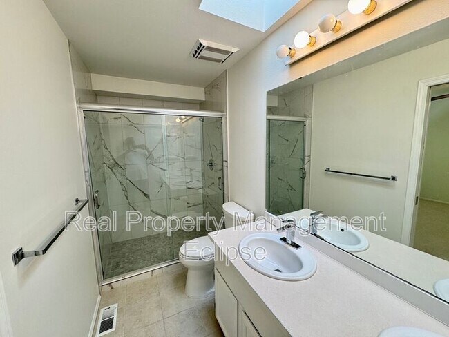 Building Photo - 7126 NE 165th Pl