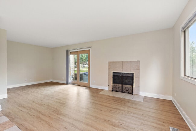 Building Photo - 320 Thistle Dr