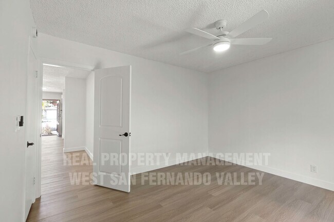 Building Photo - Stunning 3bd Home with Private Outdoor Oasis