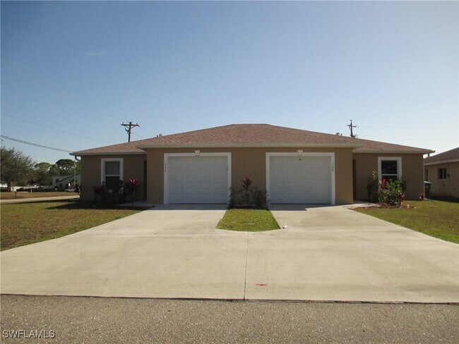 Primary Photo - 529 NE 24th Pl