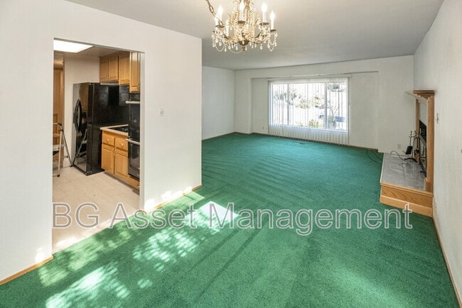 Building Photo - 2901 Doidge Ave