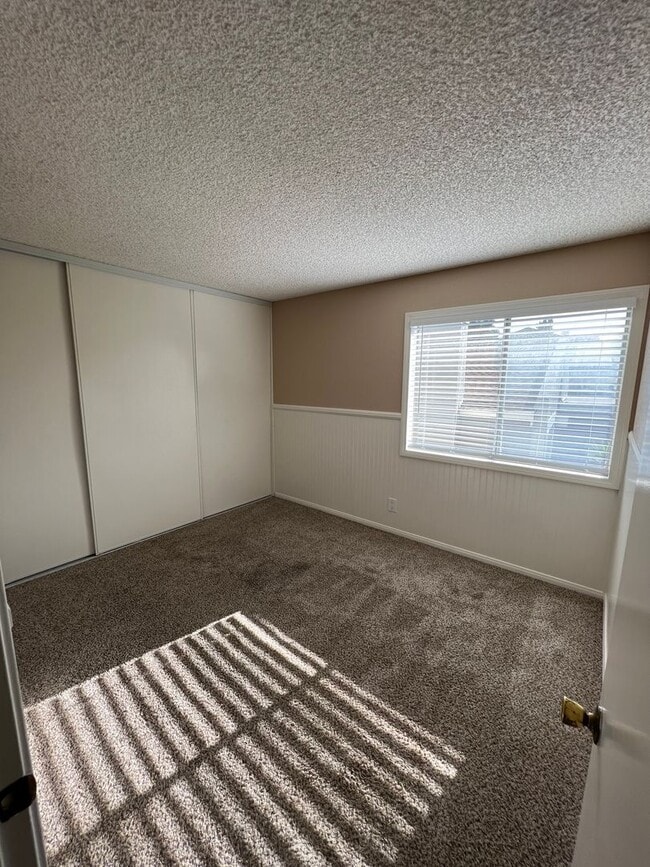 Building Photo - 8081 Hillandale Dr