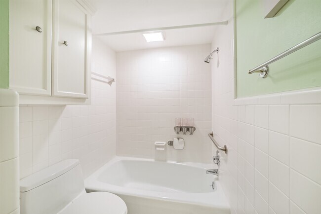 Building Photo - 4521 Acacia St