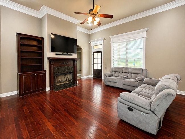 Building Photo - 4 BEDROOM BLANCHARD HOME NEAR I49