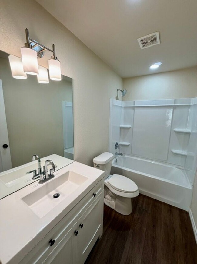 Building Photo - 102 Pecan Dr
