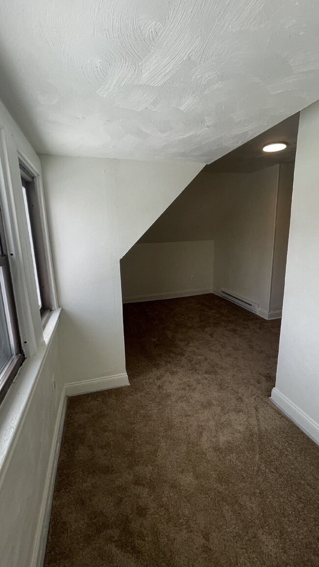 Building Photo - Spacious 3-Bedroom in Bellevue – Minutes from Downtown Pittsburgh!