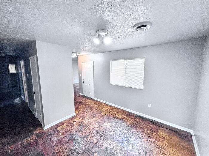 Building Photo - 3018 Meadow Forest Dr