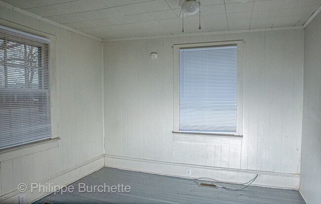 Building Photo - Affordable cozy 2 bedroom, 1-bathroom hous...