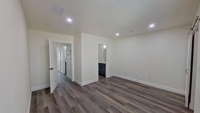 Building Photo - 8592 Cornwall Cir