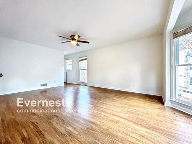 Building Photo - Beautiful 4-Bedroom Home with Modern Comforts / Pet-Friendly / Vouchers Accepted / Available Now!