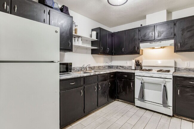 Building Photo - Move-in ready 3-bedroom, 1-bath cottage