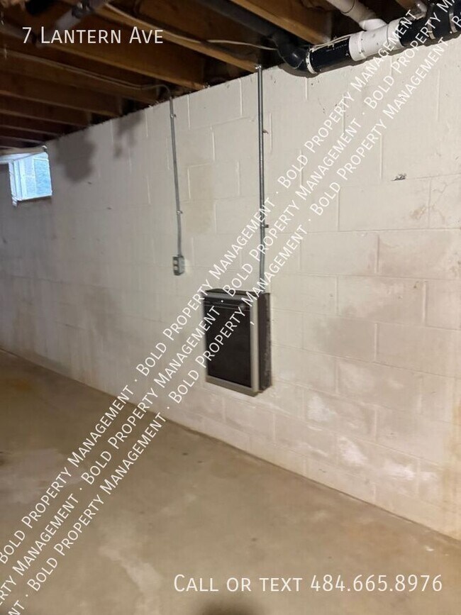 Building Photo - 7 Lantern Ave