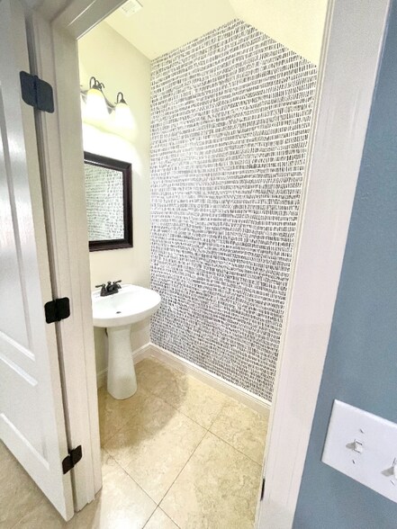 Building Photo - 1827 Sound Haven Ct