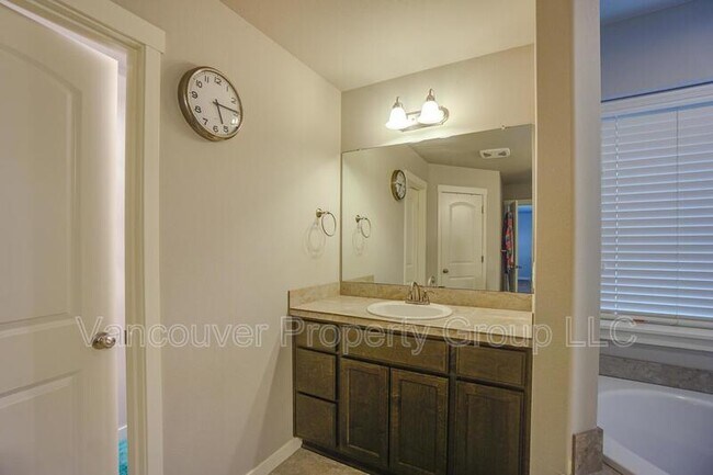 Building Photo - 14303 NE 107th St