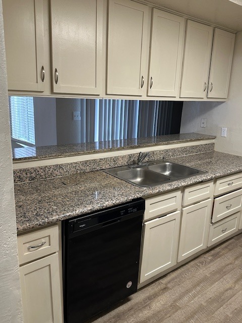 Building Photo - North Stockton Duplex – 3 Bed / 2 Bath / 2-Car Garage