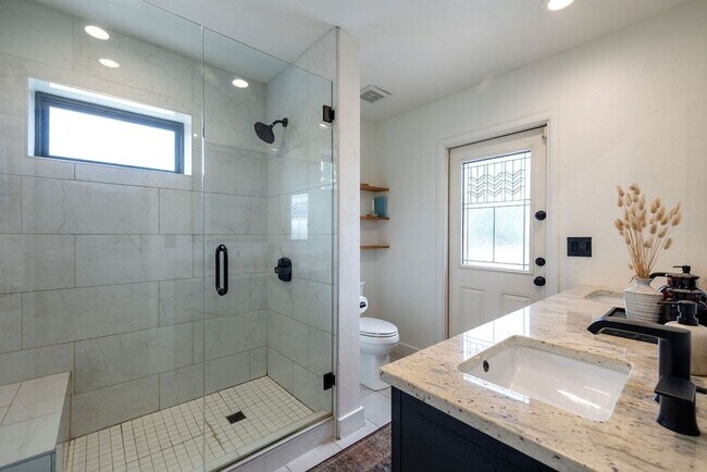 Building Photo - Charming 3BR House in Phoenix
