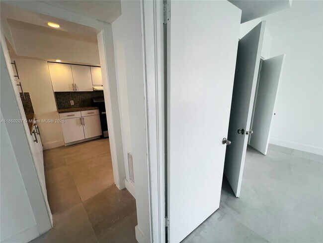 Building Photo - 2045 Calais Dr