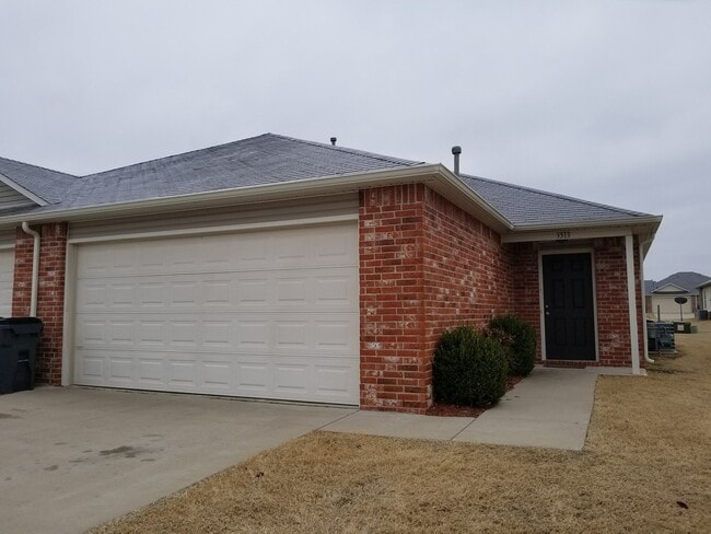 Building Photo - 3515-3515 E Hudson St