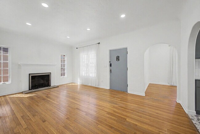 Building Photo - 311 West Campbell Ave