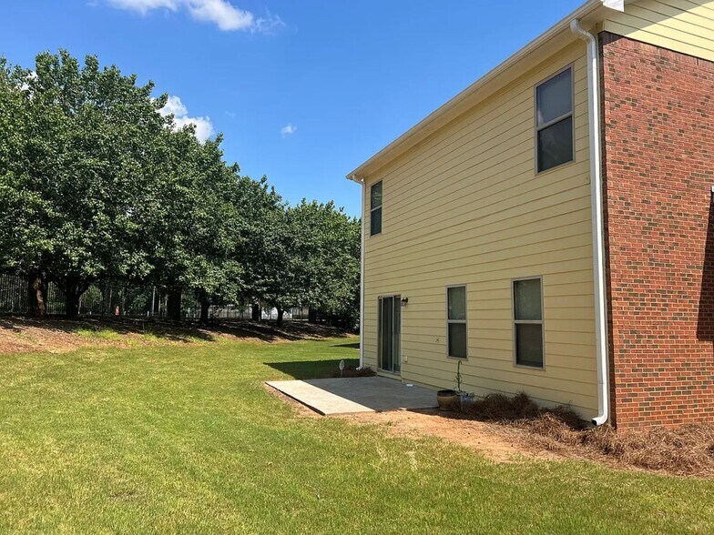 Building Photo - 6211 Crestgate Ln