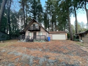 Building Photo - Two story 4 bedroom 2 bath home, Magalia