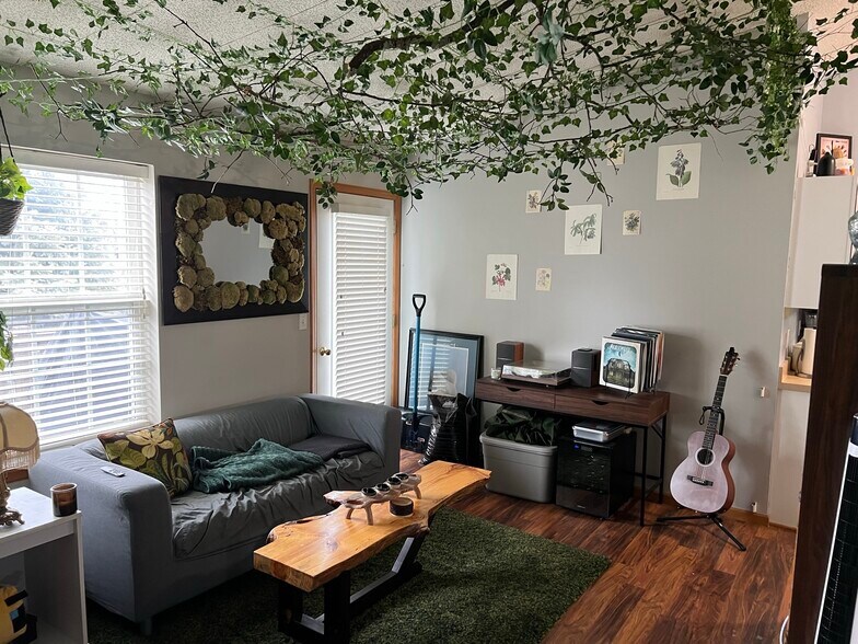 Building Photo - 652 Cobblestone Way