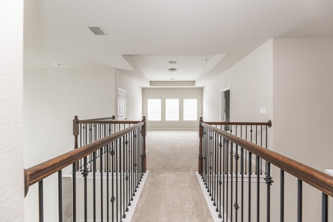 Building Photo - 2131 Blossomcrown Dr