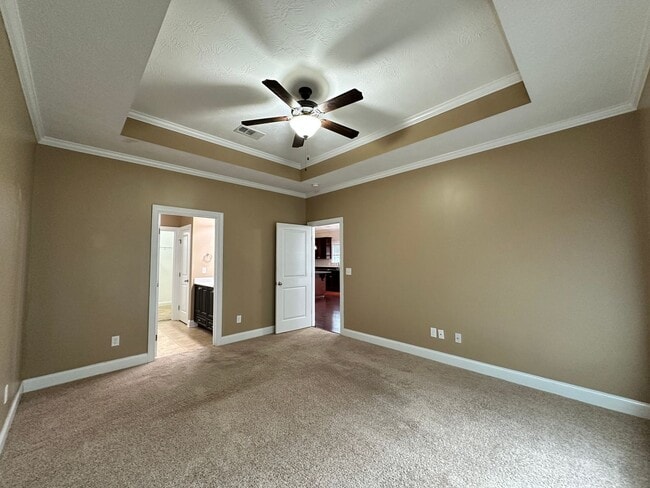 Building Photo - 3 bed/2 bath home with 1-car garage for re...