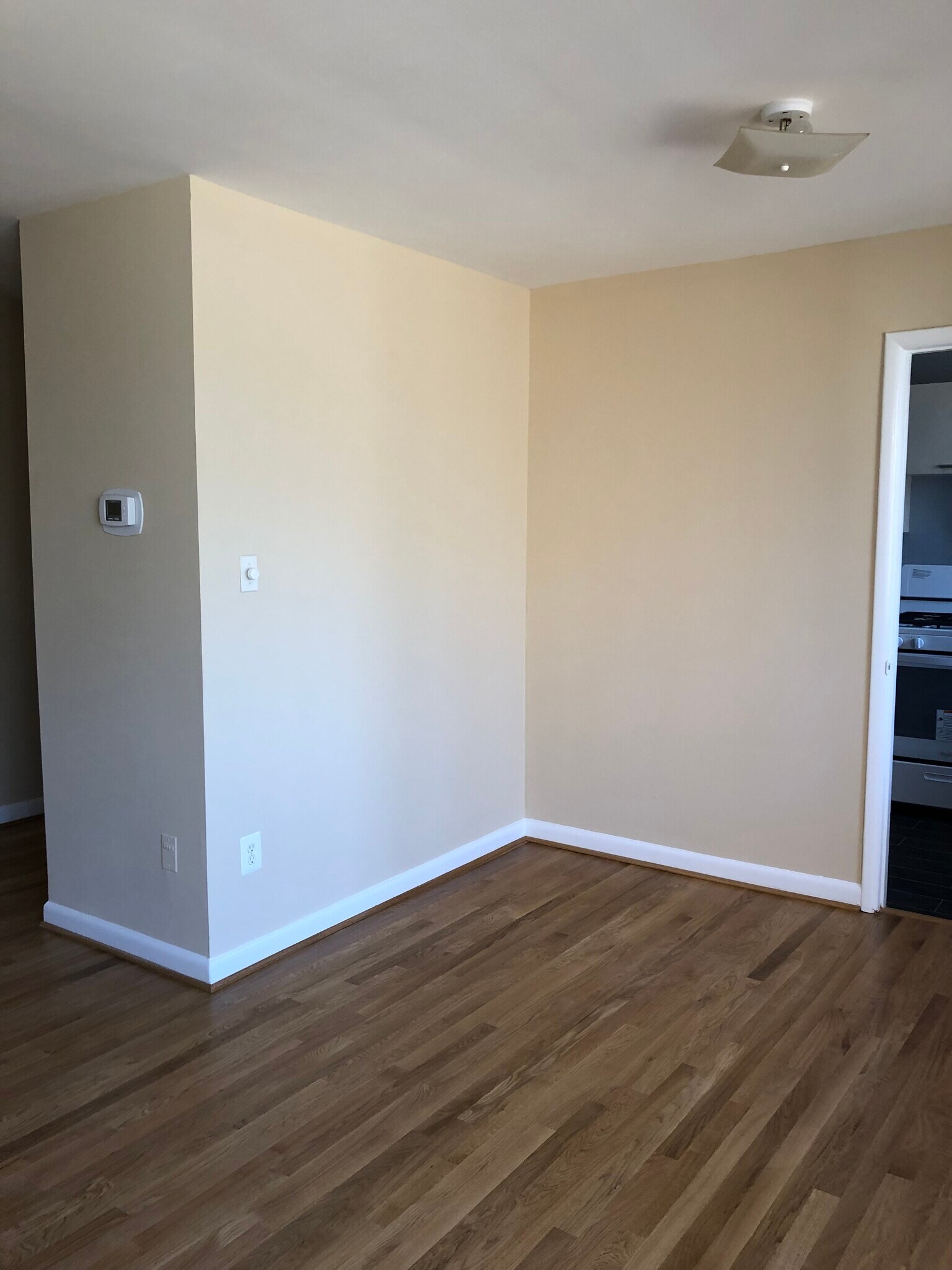 dining room - 10500 Montrose Ave