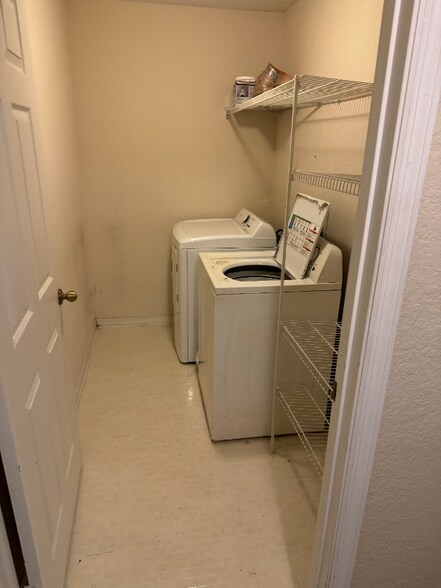 Building Photo - 18001 Richmond Pl Dr