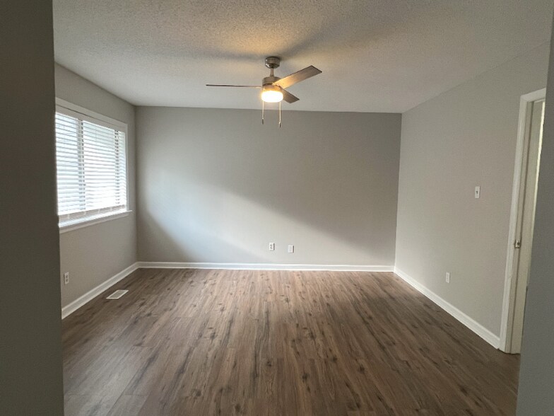 Building Photo - 7271 Sandy Creek Dr