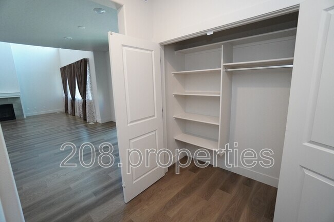 Building Photo - 245 E Caldera St