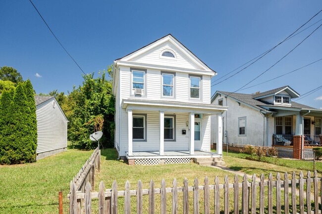Building Photo - 3 Bedroom/1.5 Bath Northside Home ***Avail...