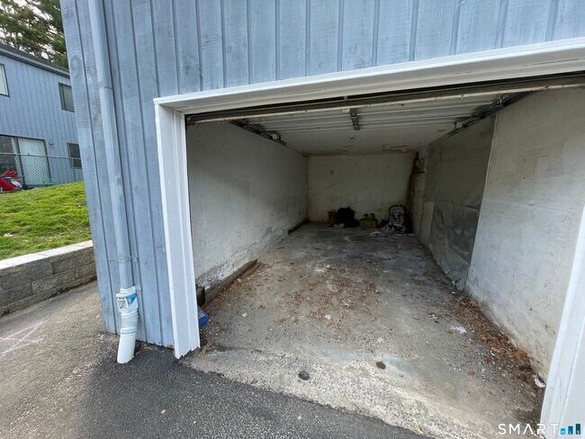 Building Photo - 90 Wakelee Rd