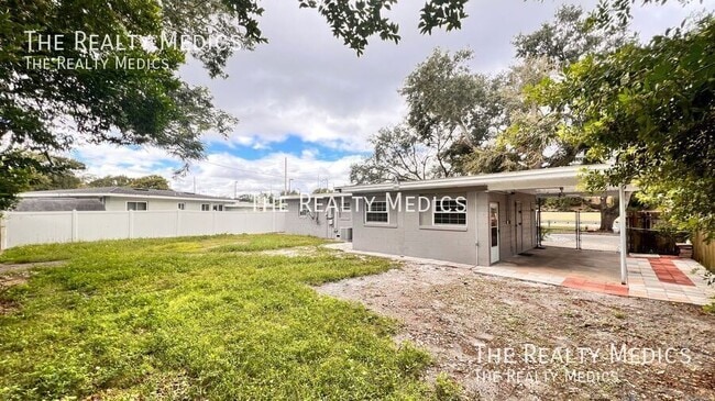 Building Photo - 6216 Lake Underhill Rd