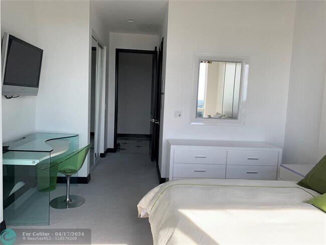 Building Photo - 3200 N Ocean Blvd
