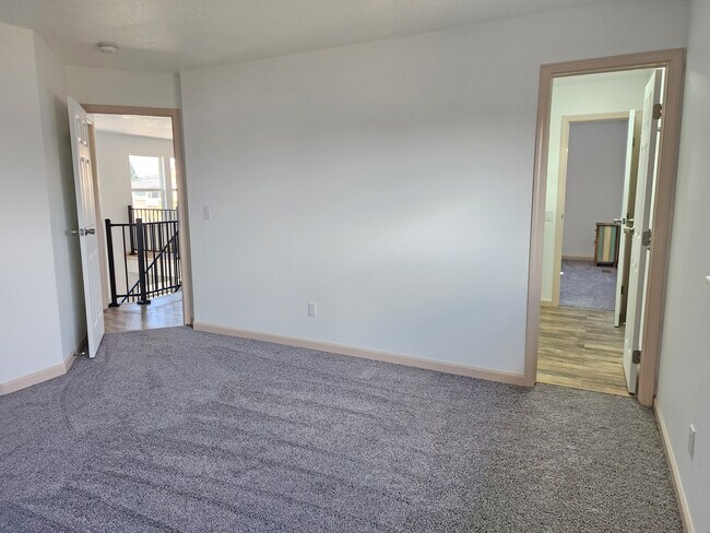 Building Photo - 1175 Goodview Ct