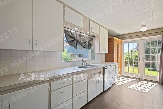 Building Photo - 15446 21st Ave SW