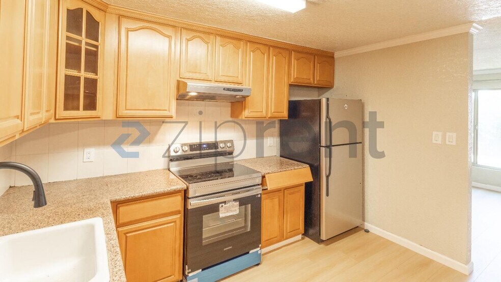 Building Photo - Unit 27