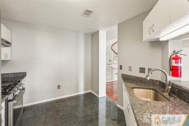 Building Photo - 834 Edpas Rd