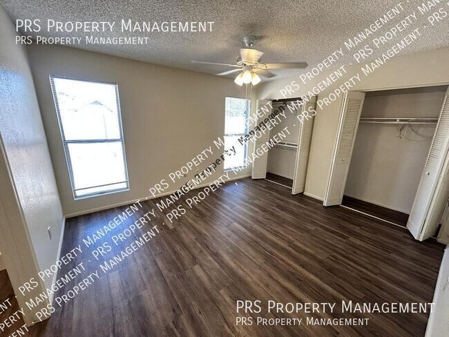Building Photo - 3226 N Sycamore Pl