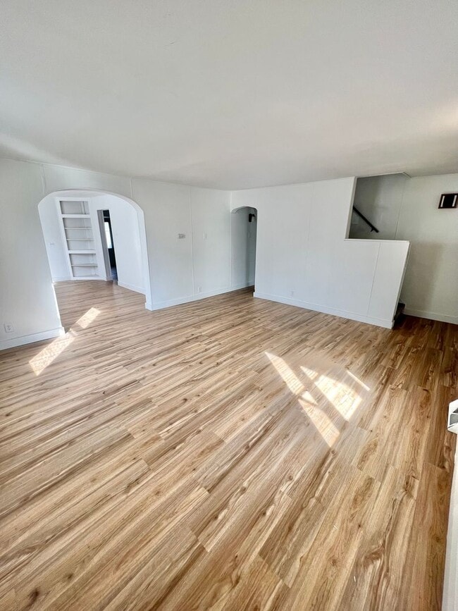 Building Photo - 4 Bedroom House in New Haven