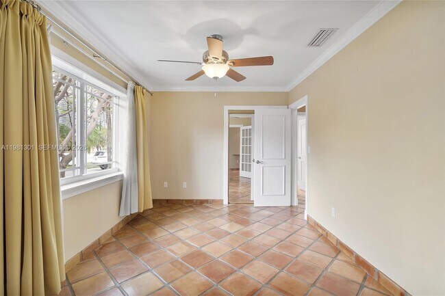 Building Photo - 300 187th St