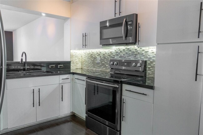 Primary Photo - 10750 NW 66th St
