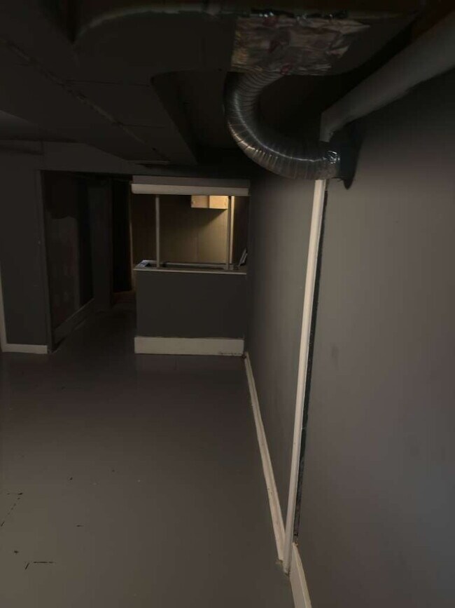 Building Photo - 5998 Bermuda Dr