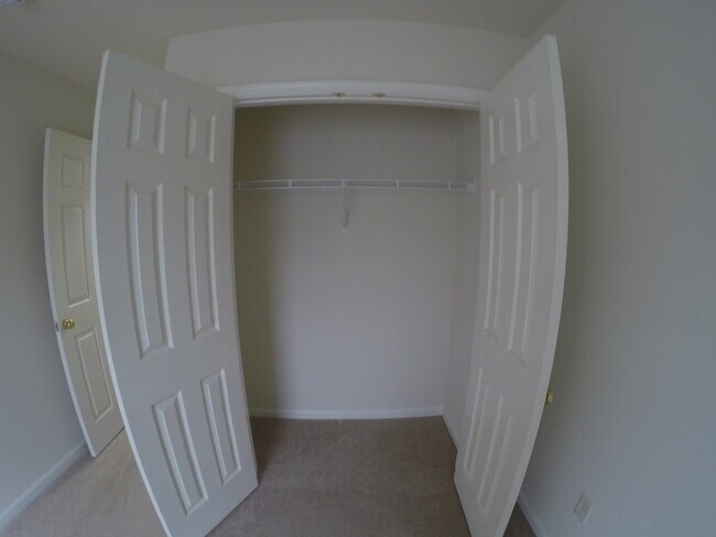 Building Photo - 2123 Quail Hollow Dr