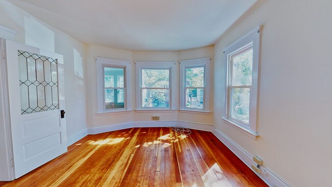 Building Photo - [In-Unit Laundry; Garden] Townhouse-Style Living, with Historical Details & Parking!