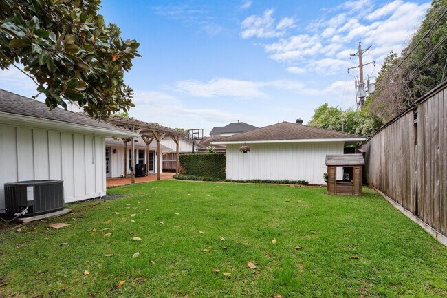 Building Photo - 6158 Burgoyne Dr.