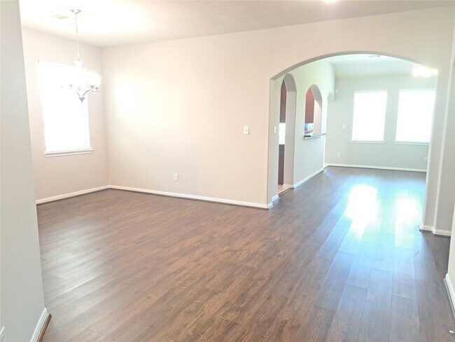 Building Photo - 26315 Fox Ridge Ln
