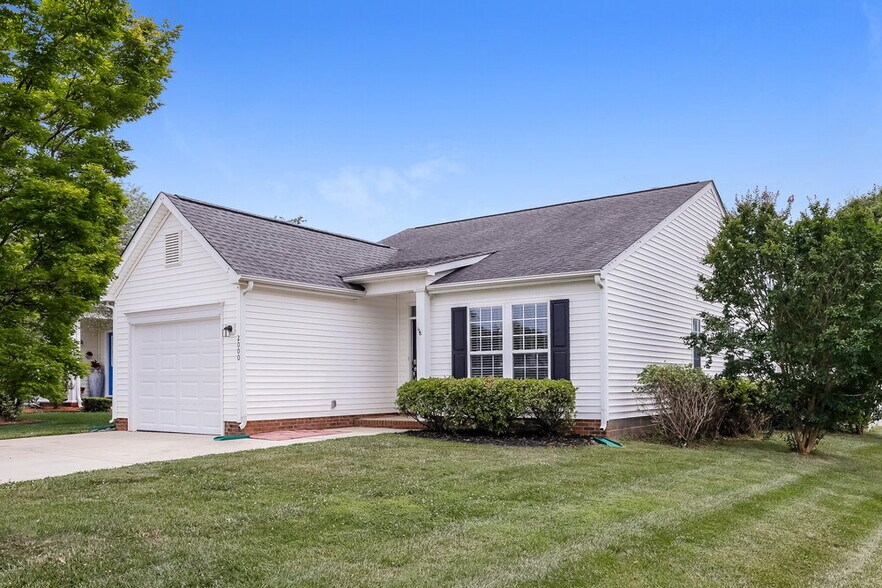 Building Photo - 2000 Salmon River Dr